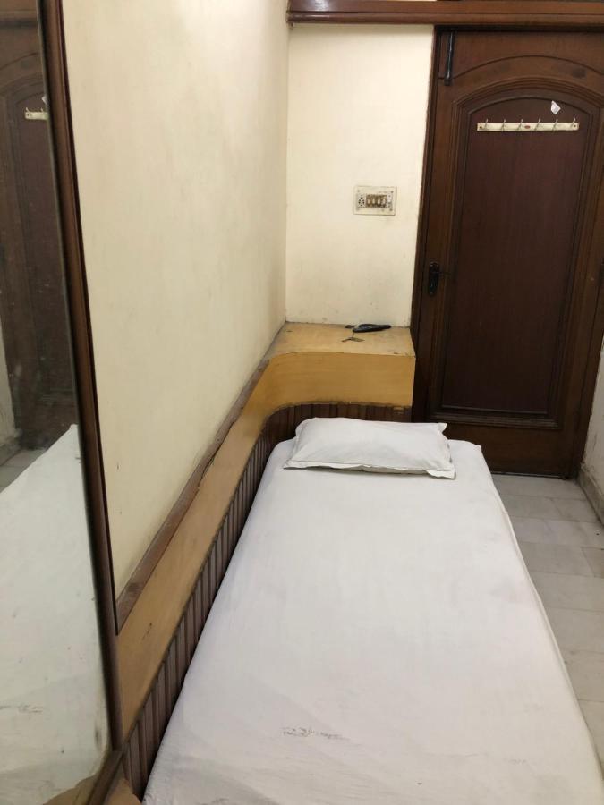 Hotel Yes Please Lodge New Delhi Exterior foto
